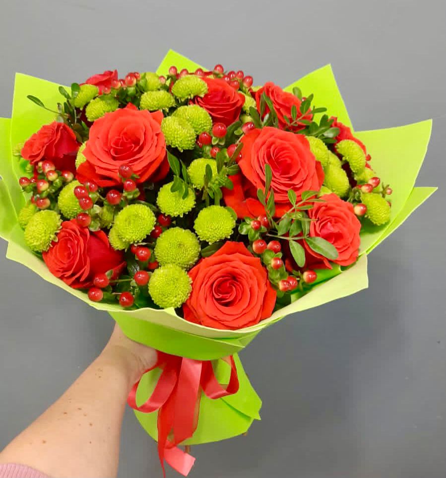 Букет цветов из: Хризантемы и Розы в Стрелке Краснодарского края