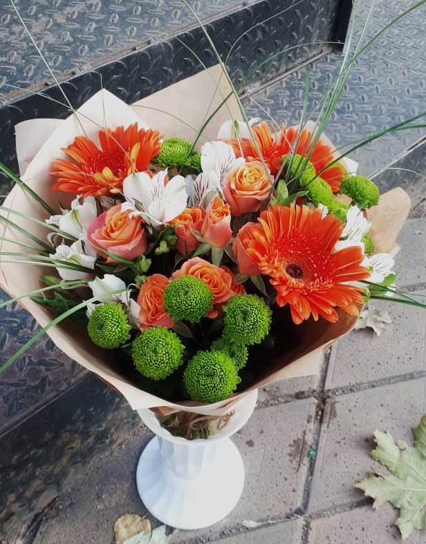 Букет цветов из: Герберы, Хризантемы, Альстромерии и Розы в Стрелке Краснодарского края