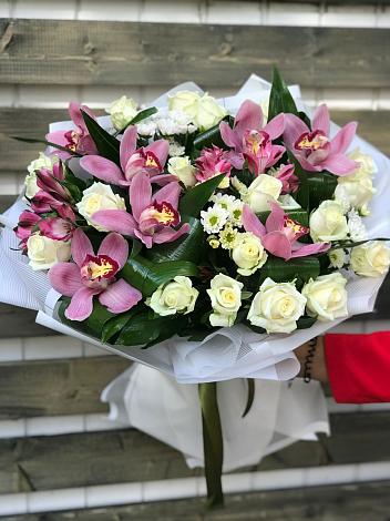 Букет цветов из: Розы и Хризантемы в Стрелке Краснодарского края