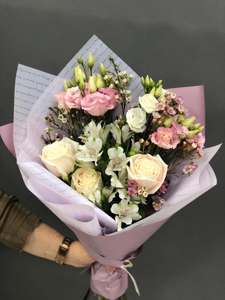 Букет цветов из: Альстромерии, Розы и Лизиантусы в Стрелке Краснодарского края