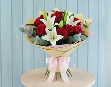 Букет цветов из:  Лилии и Розы в Стрелке Краснодарского края