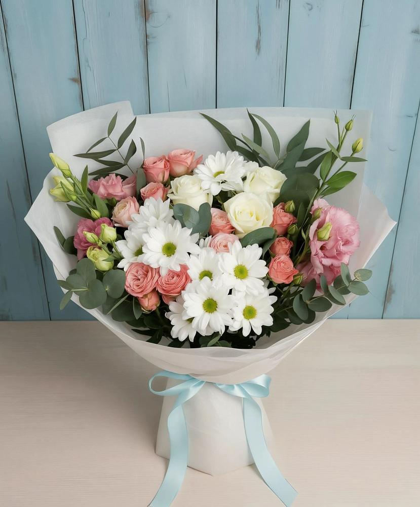 Букет цветов из: Розы, Лизиантусы и Хризантемы в Стрелке Краснодарского края