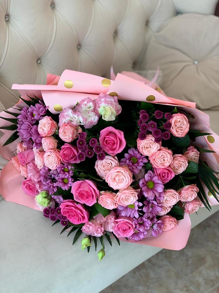 Букет цветов из: Хризантемы, Розы и Лизиантусы в Стрелке Краснодарского края