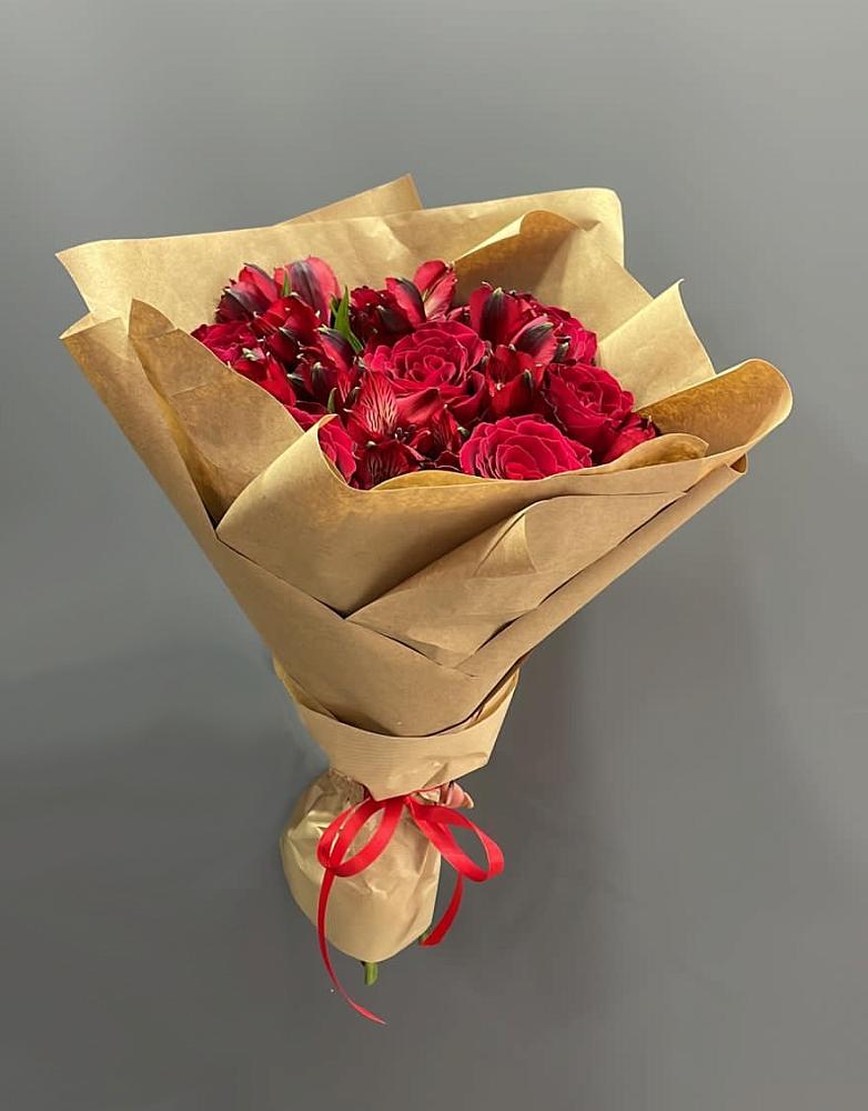 Букет цветов из: Альстромерии и Розы в Стрелке Краснодарского края