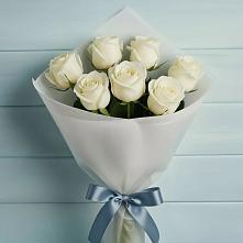 Букет 7 Белых роз Эдлесс Лав в Стрелке Краснодарского края