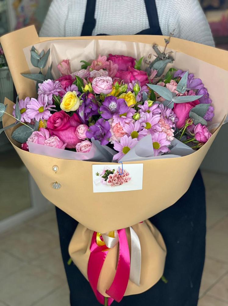 Букет цветов из: Хризантемы, Гвоздики и Альстромерии в Стрелке Краснодарского края