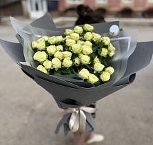 Букет Белые кустовые розы Солинеро в Стрелке Краснодарского края