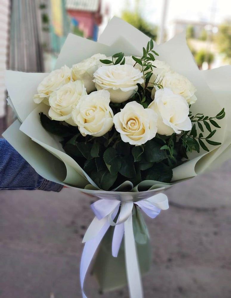 Букет Белые розы Проуд в Стрелке Краснодарского края
