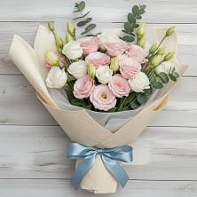 Букет цветов из:  Лизиантусы в Стрелке Краснодарского края