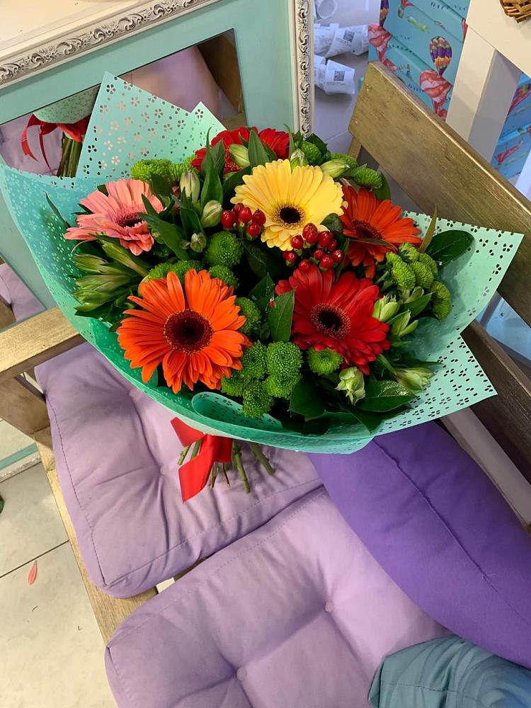 Букет цветов из: Герберы, Хризантемы и Альстромерии в Стрелке Краснодарского края