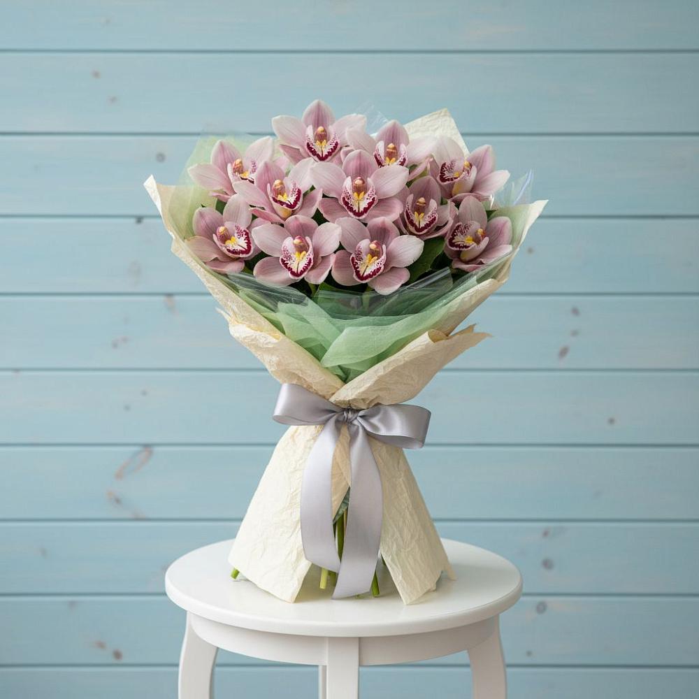 Букет цветов из: Орхидеи и Розы в Стрелке Краснодарского края