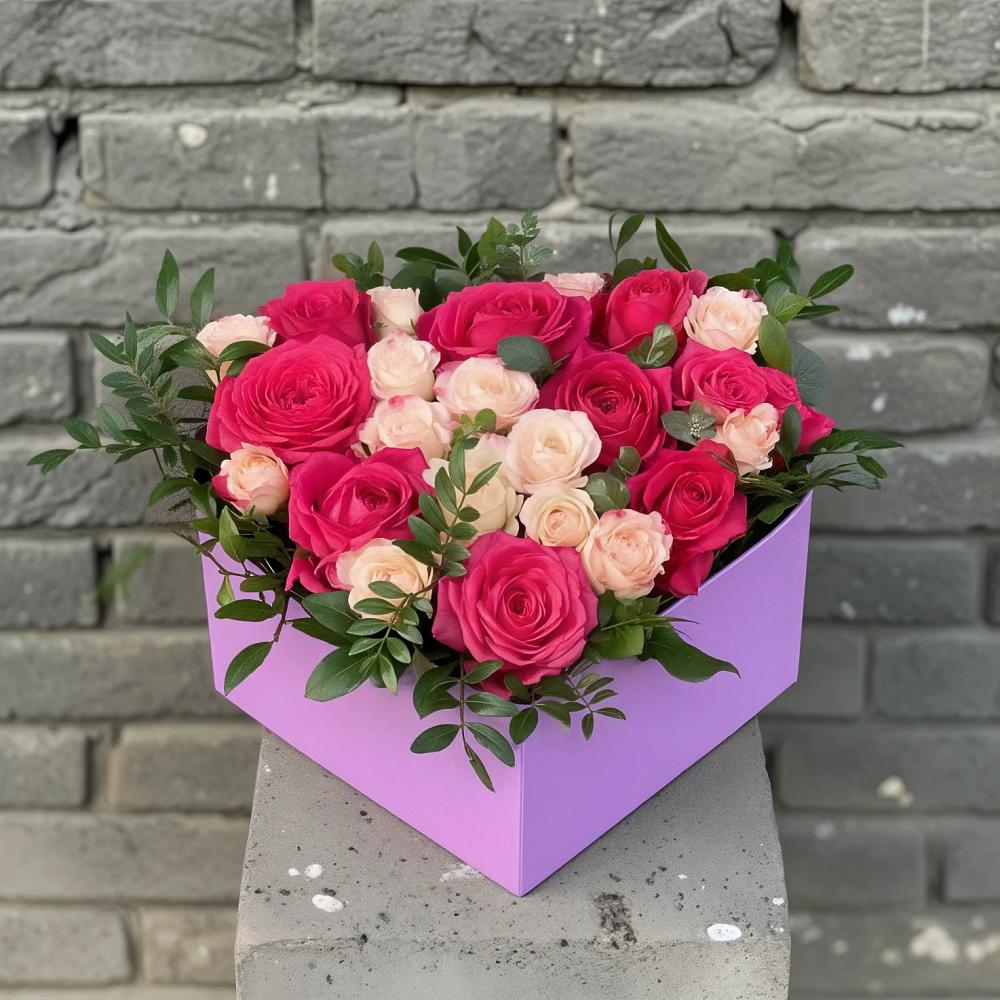 Цветочная композиция из Розы в коробке в Стрелке Краснодарского края