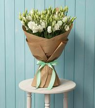 Букет цветов из:  Лизиантусы в Стрелке Краснодарского края