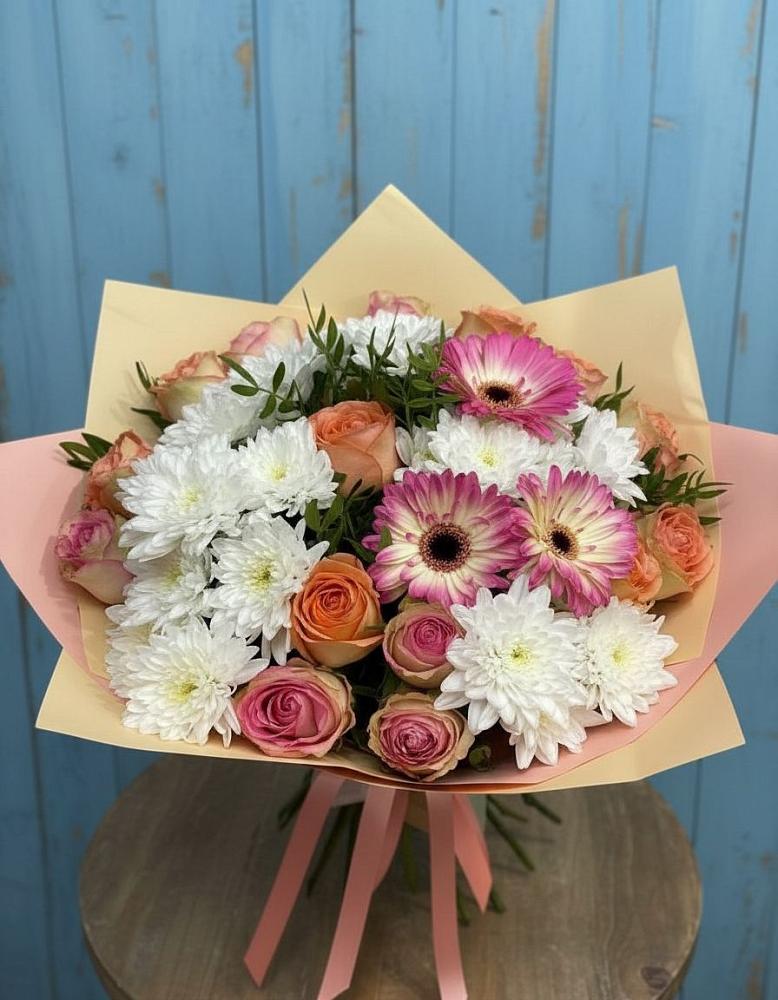 Букет цветов из: Розы, Герберы и Хризантемы в Стрелке Краснодарского края