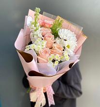 Букет цветов из:  Хризантемы и Розы в Стрелке Краснодарского края