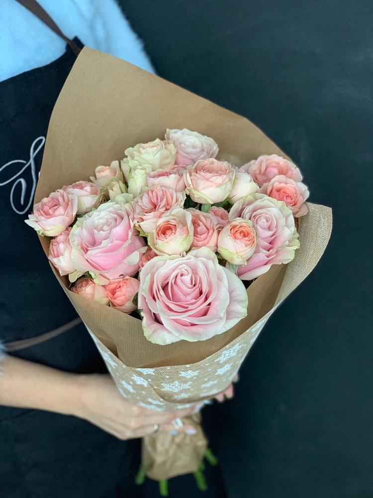 Букет цветов из: Хризантемы и Розы в Стрелке Краснодарского края