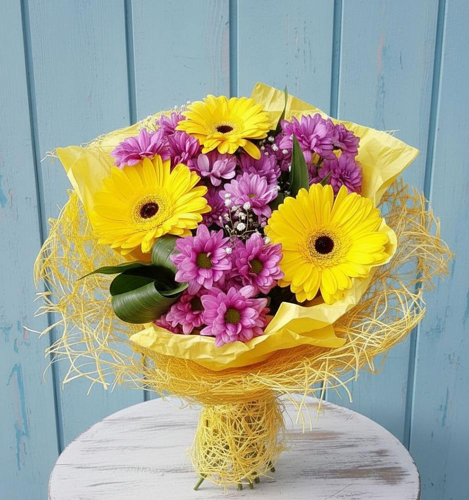 Букет цветов из: Хризантемы и Герберы в Стрелке Краснодарского края