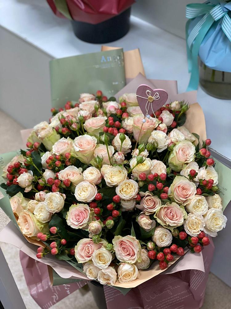 Букет цветов из: Розы в Стрелке Краснодарского края