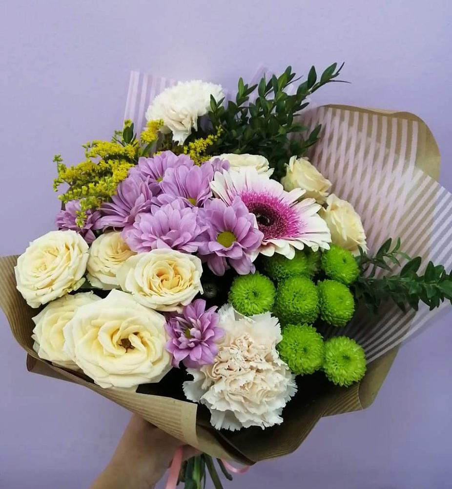 Букет цветов из: Хризантемы, Розы, Гвоздики и Герберы в Стрелке Краснодарского края