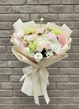 Букет цветов из:  Гвоздики, Розы, Лизиантусы и Хризантемы #REPLACE_PRED# Стрелке Краснодарского края