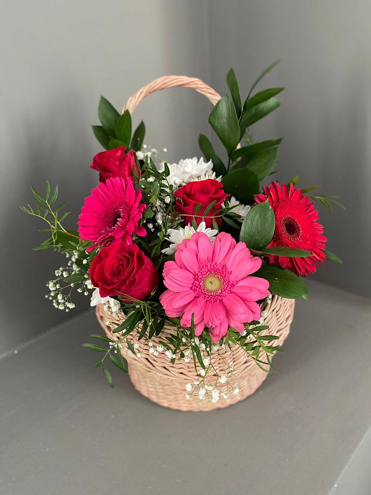 Цветочная композиция из Розы, Хризантемы и Герберы в корзине в Стрелке Краснодарского края