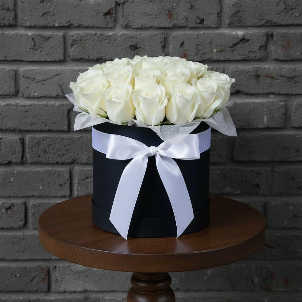 Цветочная композиция из Розы в шляпной коробке в Стрелке Краснодарского края