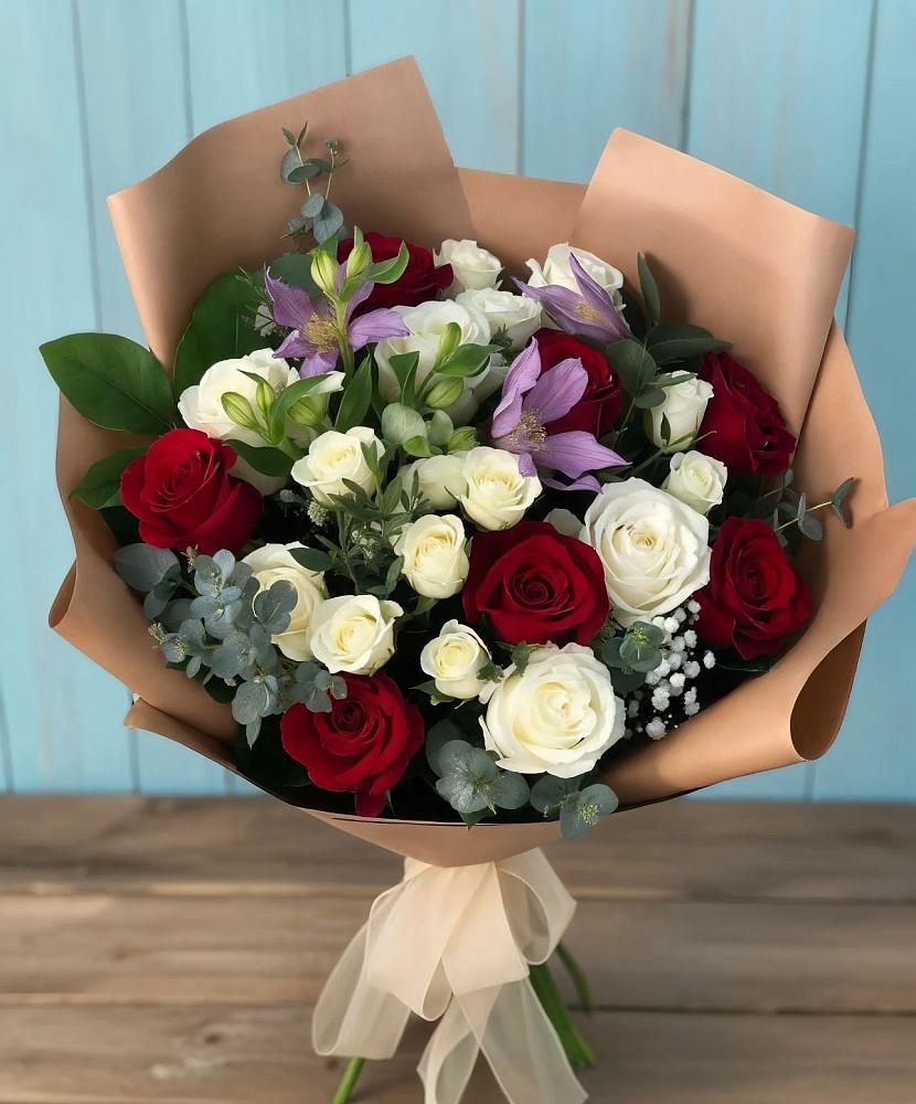 Букет цветов из: Розы и Альстромерии в Стрелке Краснодарского края