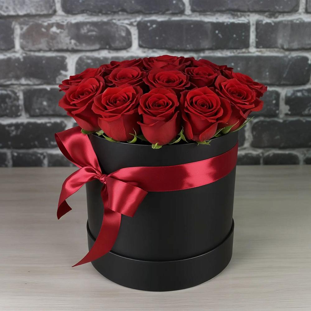 Цветочная композиция из Розы в шляпной коробке в Стрелке Краснодарского края