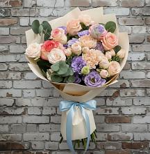 Букет цветов из:  Розы, Лизиантусы и Гвоздики в Стрелке Краснодарского края
