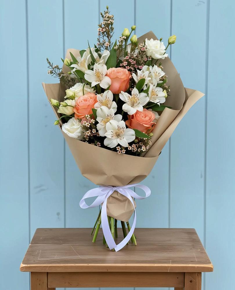 Букет цветов из: Альстромерии, Лизиантусы, Розы и Хризантемы в Стрелке Краснодарского края