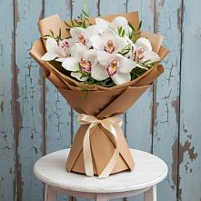 Букет цветов из:  Орхидеи и Розы в Стрелке Краснодарского края