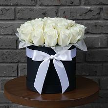 Цветочная композиция из Розы в шляпной коробке в Стрелке Краснодарского края