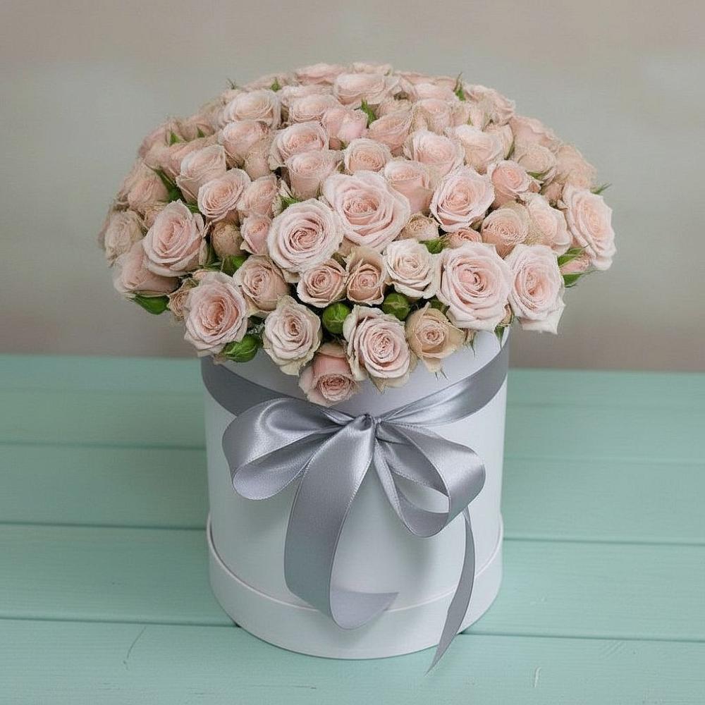 Цветочная композиция из Розы в шляпной коробке в Стрелке Краснодарского края